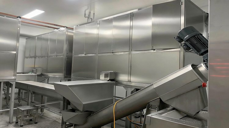 Loji ais yang boleh dimakan secara automatik