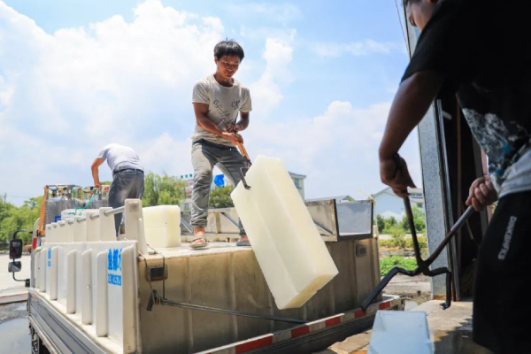  Blok ais untuk borong 